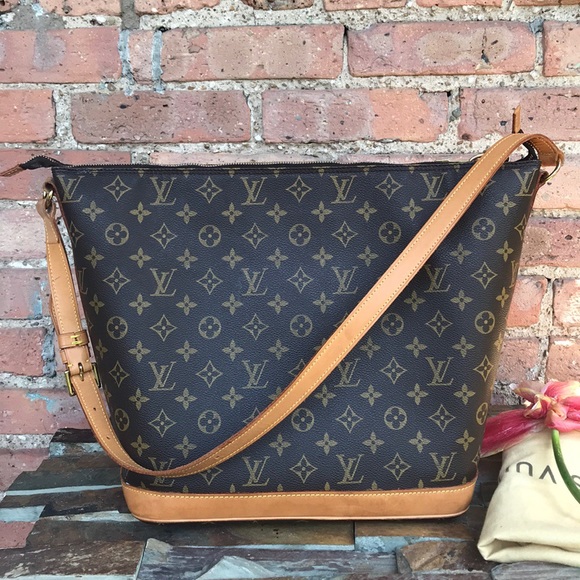 Louis Vuitton Handbags - 🌟authentic louis vuitton bag